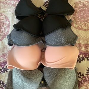 Bra lot 40 D and 40 DD